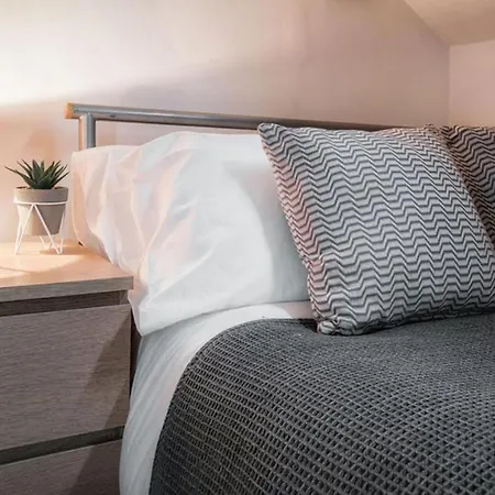 Beautiful 4bd Family Burley Leeds Apartment *